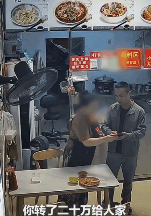 一碗馄饨救了30万！5月28日，云南西双版纳一家不起眼的馄饨店里，上演了