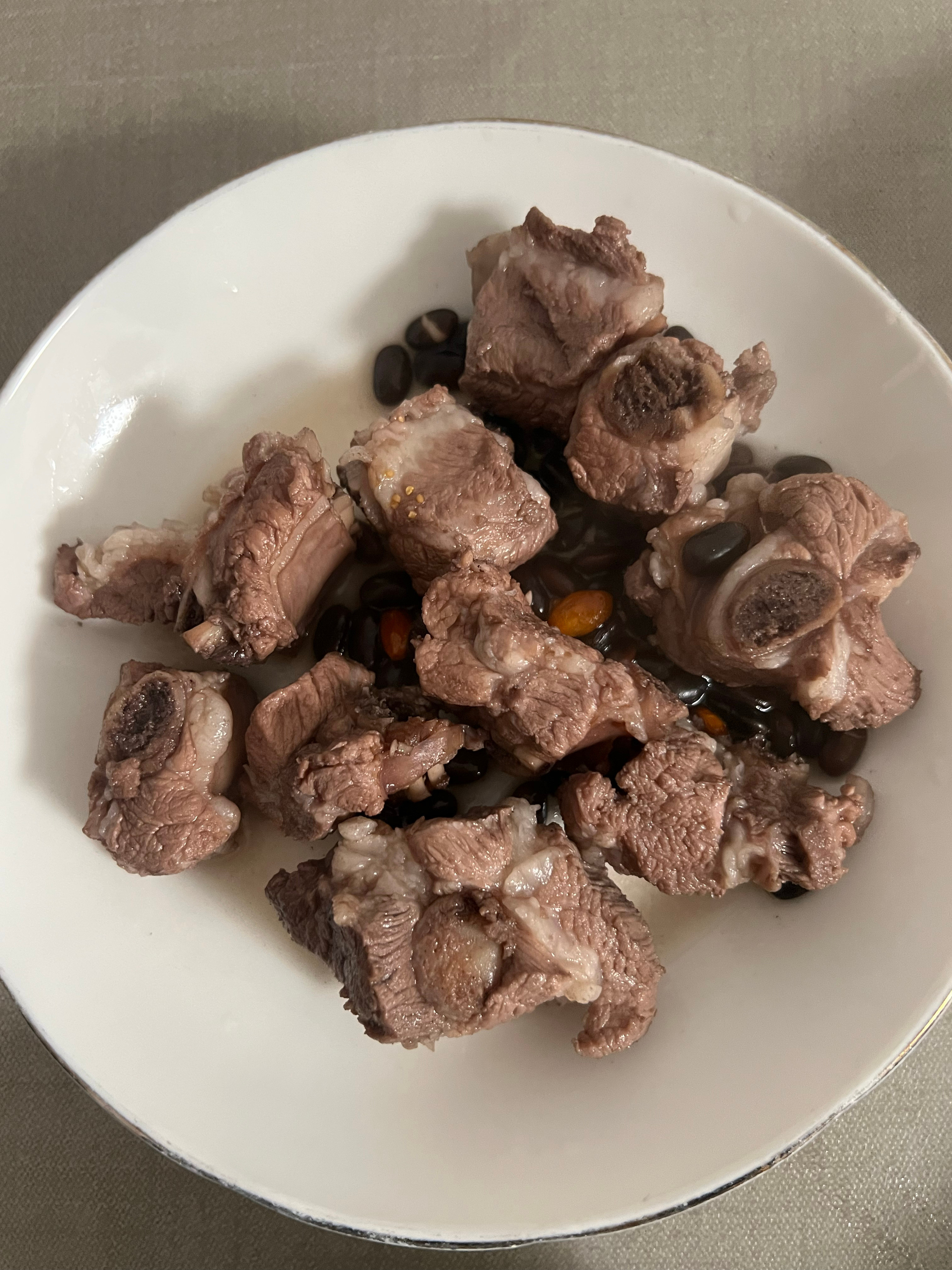 大亨弄的菜为什么这么好吃沙姜炒鸡(老家带来的鸡)糖炒番茄瘦肉炒四季豆排骨炖黑豆汤