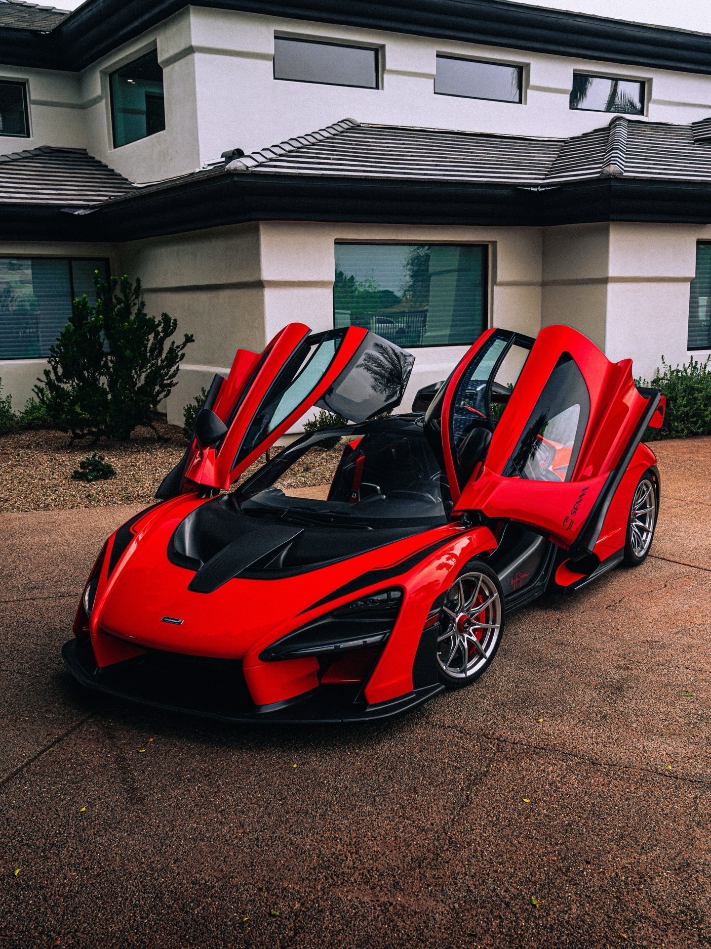 迈凯伦红色•迈凯伦Senna。2018年，迈凯伦Senna首次亮相展厅。这