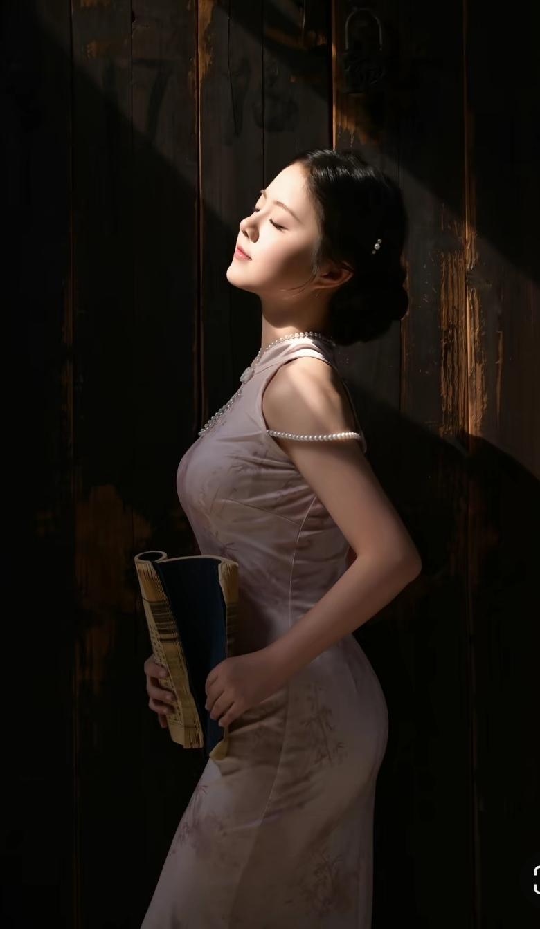复古风情，优雅旗袍，时光静好，韵味悠长。