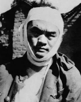 在襄樊战役的最后时刻，康泽和郭勋祺带着残兵退到了司令部。康泽已丧失斗志，郭勋祺则