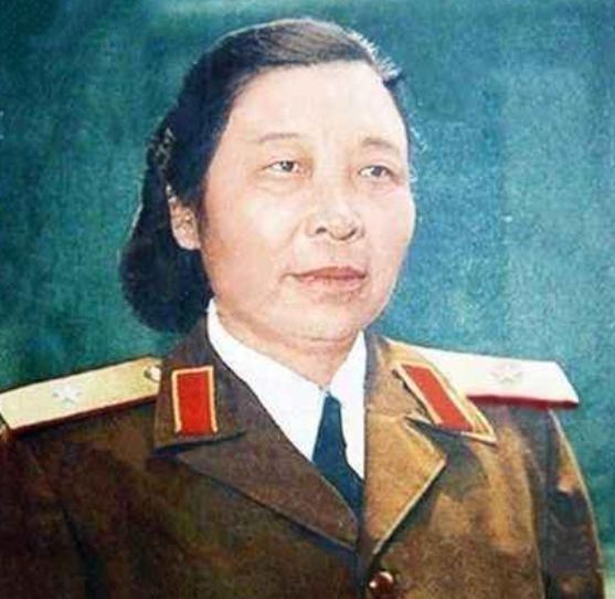 1955年，开国女将军李贞回乡探亲，遇到了打骂她的第一任丈夫古老三，当二人再相见