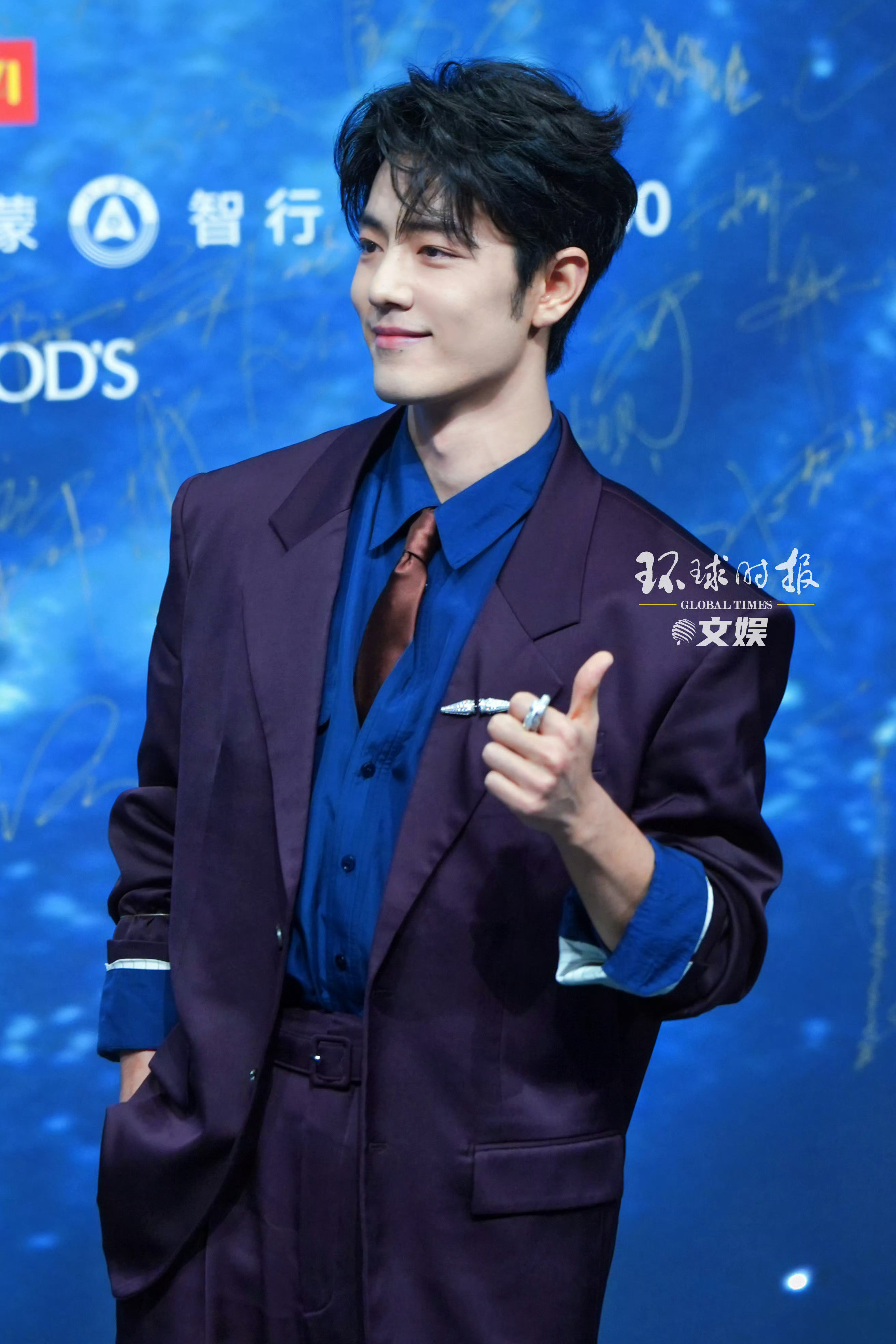 肖战害羞笑肖战微博之夜谁敢想，这居然是生图肖战