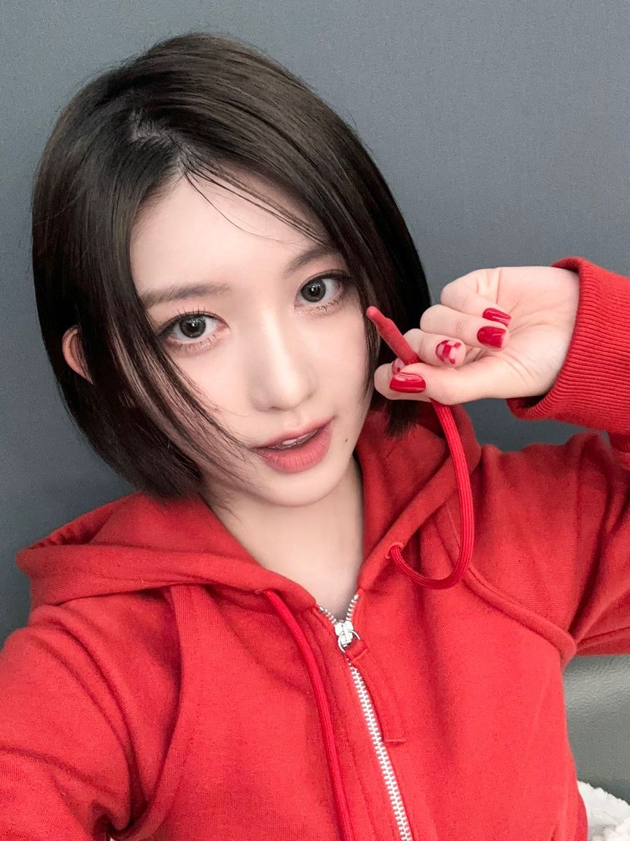 每次做短发造型都反响很好的IVE秋天p1-2最近好评爆棚的黑短发画报，周围人也