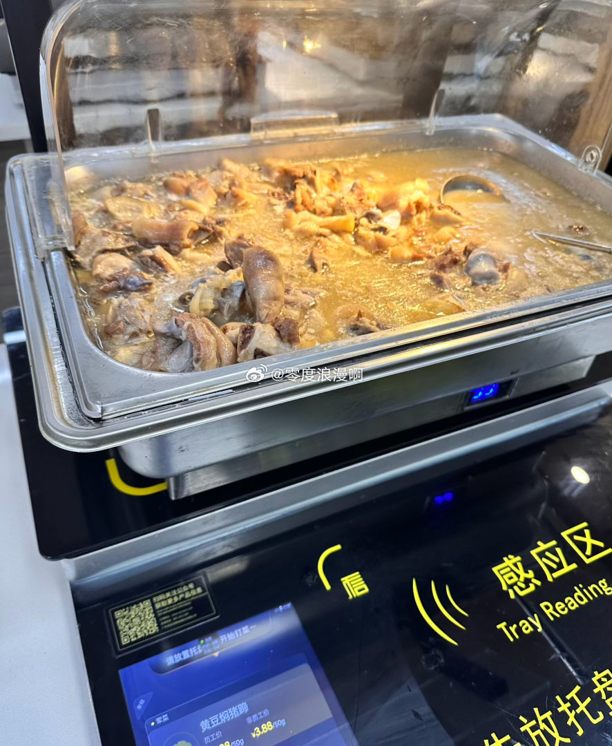燃烧的陀螺仪今天的菜也不错，大馄饨，小馄饨，各种浇头的面🍜都有