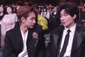 陈楚生和汪苏泷在微博之夜聊了啥？就这么绘声绘色的，讲了好几分钟，泷泷和他的楚