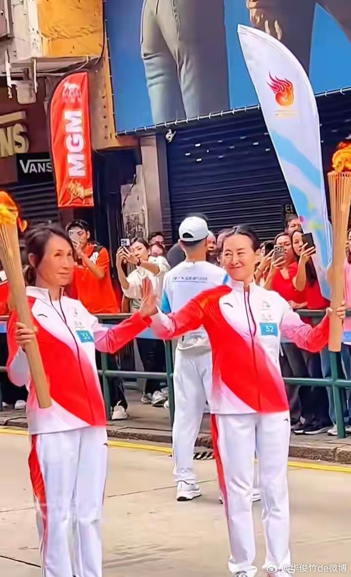 李嘉诚时代真的结束了！全运会四大家族去了三家，唯独缺了李家！估计这两天李嘉诚心里