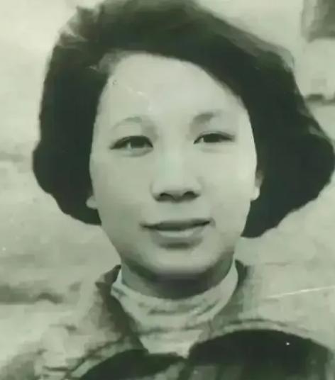 1949年，渣滓洞大屠杀中，盛国玉在枪响前倒地装死，不久，特务进来补枪，谁料，他