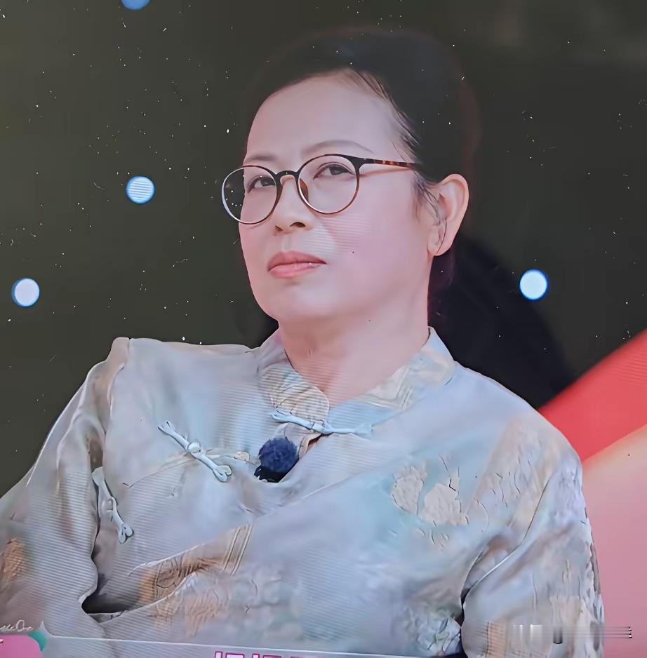 一个节目还能翻车两次，代露娃吐槽家里重男轻女，前男友天下第一好，夸张了吧。前有张家齐，后有代露娃，张