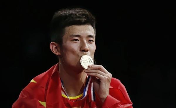 羽毛球男单真正的食物链始于龙哥，终于龙哥PS：不知道龙哥看到后会有啥感想。。