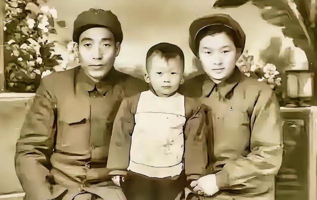 1952年，志愿军铁道兵三师师长黄振荣回国治病，给他看病的女军医周兰说，她和恋人