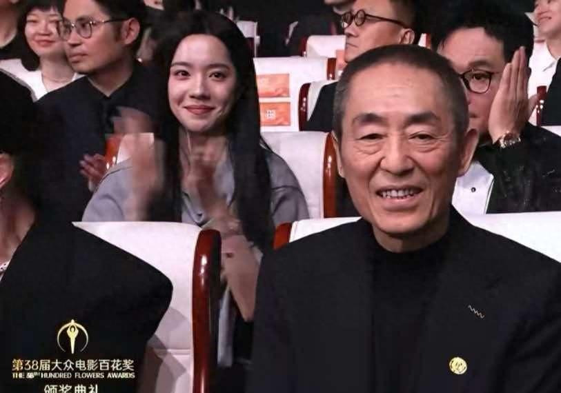 百花奖最讽刺一幕！哪吒票房封神却无人起身，张艺谋一出场全场躬亲，内娱现形了 