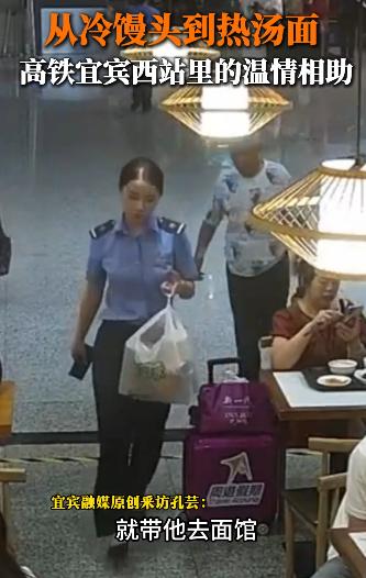 这个高铁站火了，工作人员的一番做法，让老人忍不住跪了在地上……10月27