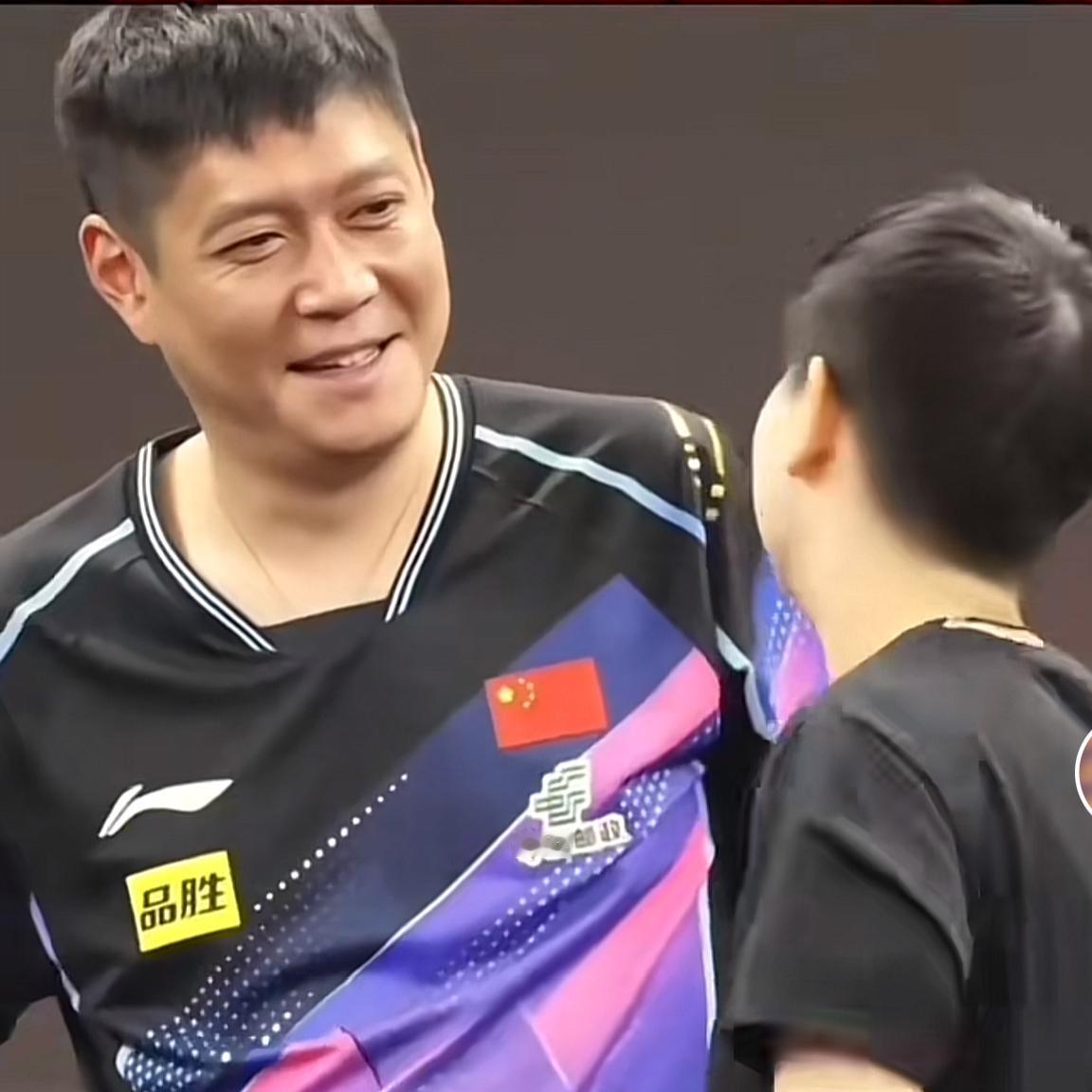 邱贻可谈到同徒弟第一次见面的情景时，满是的夸奖，他说：我同孙颖莎第一次见面，还是