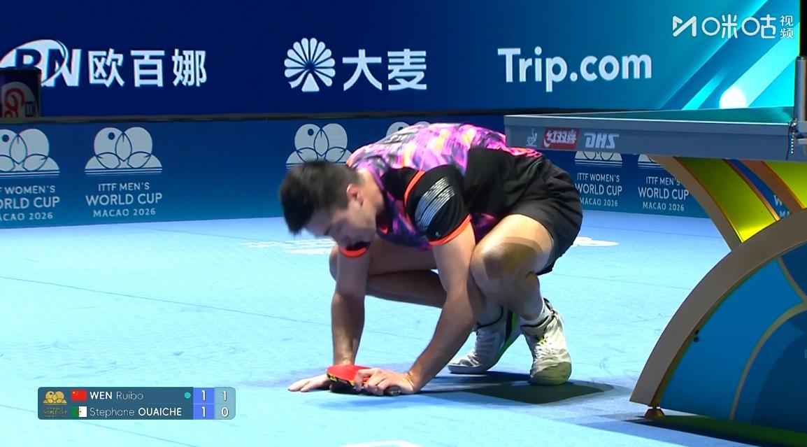 侯英超给温瑞博提了三个建议，出手稳定，减少无谓失误，打连续球，今天不打力量，