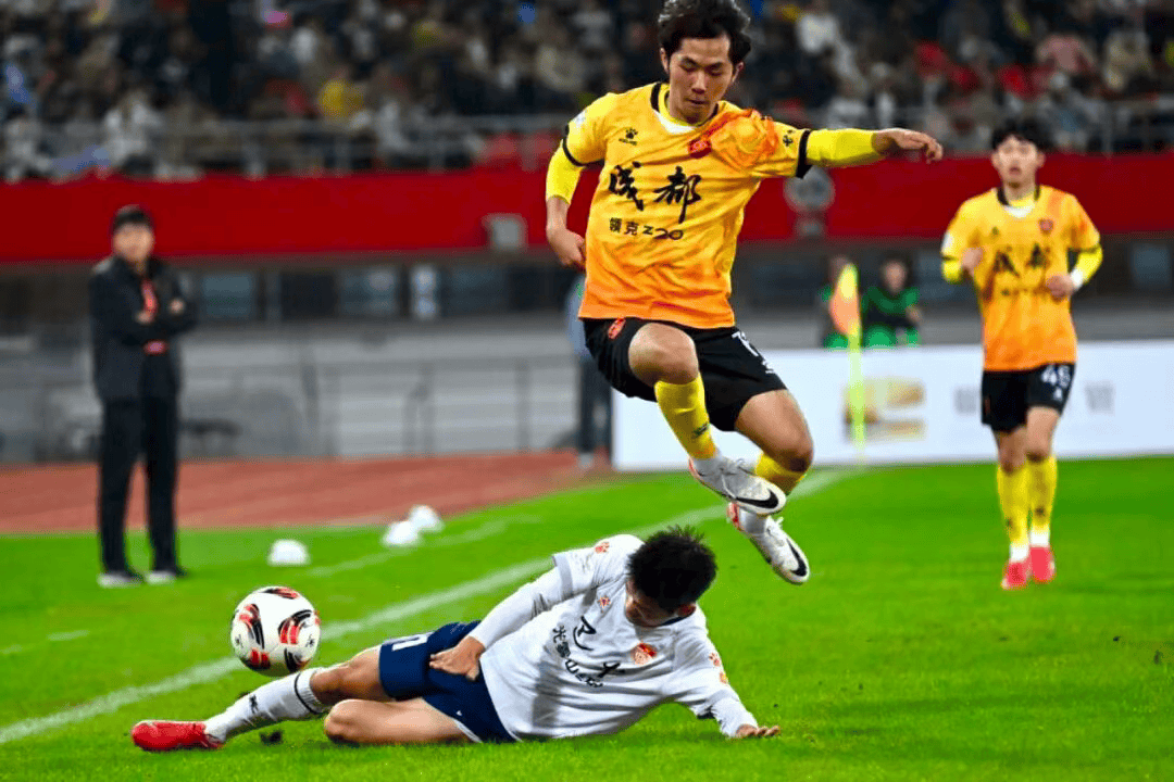 昨夜“川超”触发熔断机制, 成都队65分钟8-0巴中后比赛结束