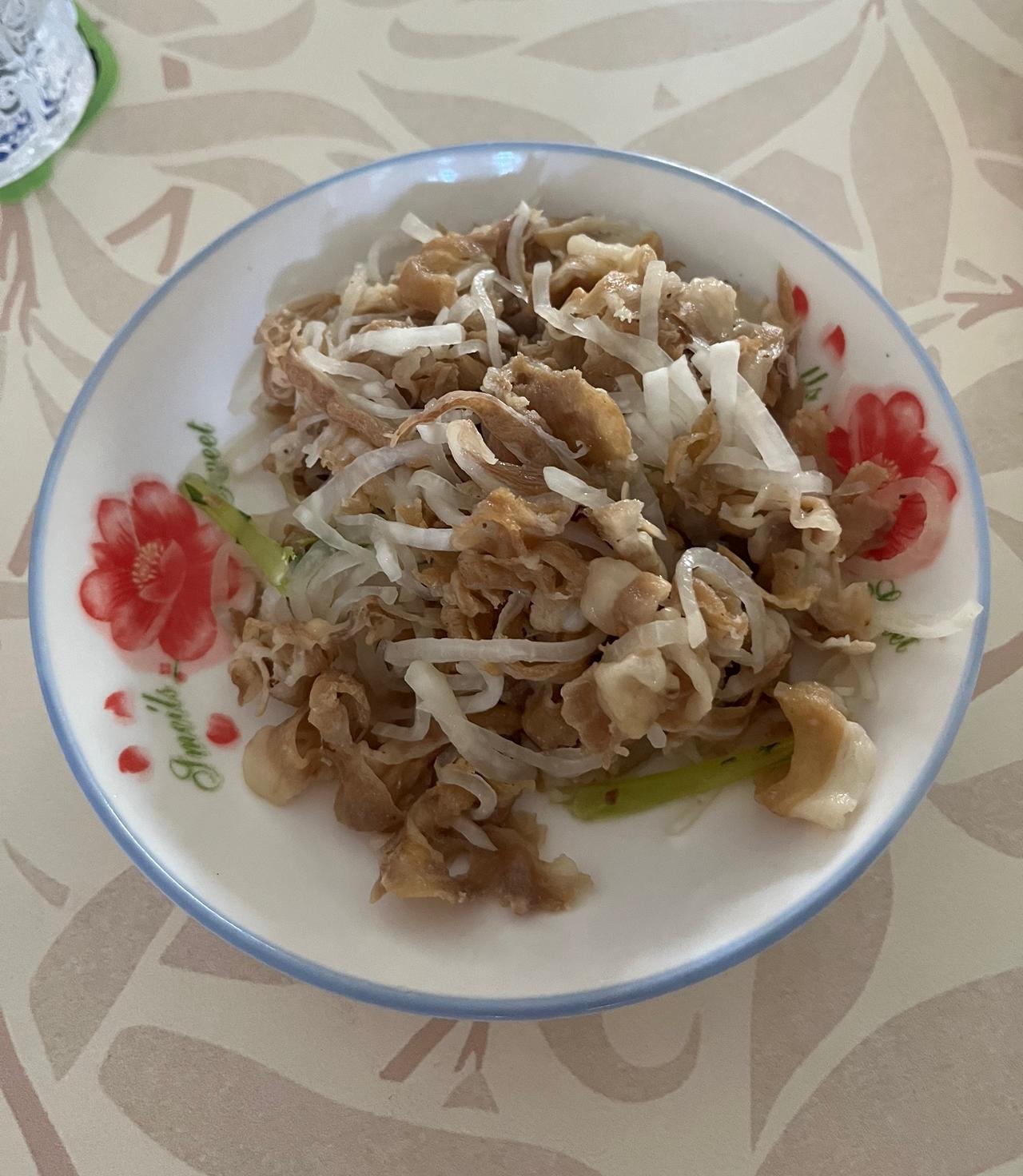 不讲究随心而吃菜；羊肉炒白萝卜，东瓜土豆炖豆腐主食；花卷馒头汤；北爪小米粥