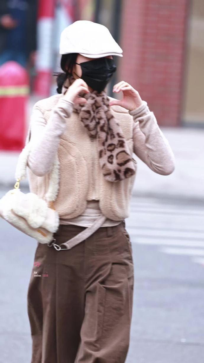 虞书欣豹纹小猫咪虞书欣撞色穿搭造型虞书欣豹纹小猫咪，虞书欣撞色穿搭造型，满分可