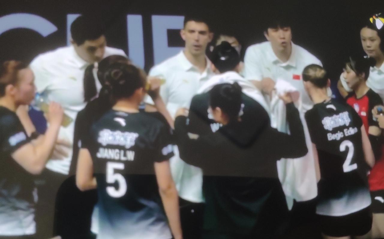 北京女排亚冠赛正在进行中！北京女排外援法布里斯没有首发出场令人意外！北京女排一传