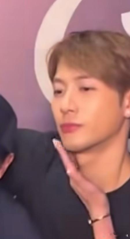 唉我真的有点生气嫉妒了[微笑]​​​