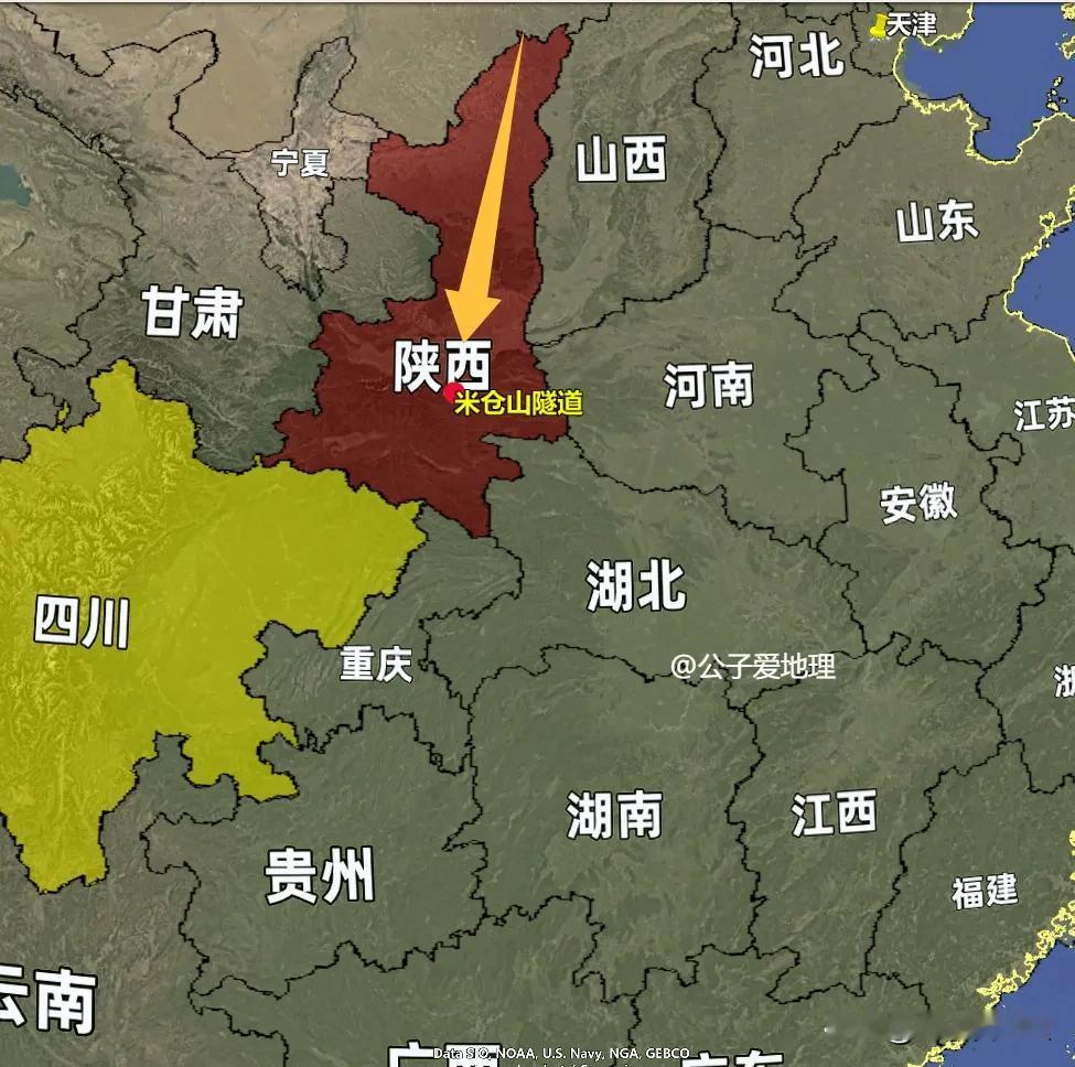 一条隧道分南北，从陕西回四川的米仓山隧道，洞头洞尾两重天！清晨六点，陕西汉中境