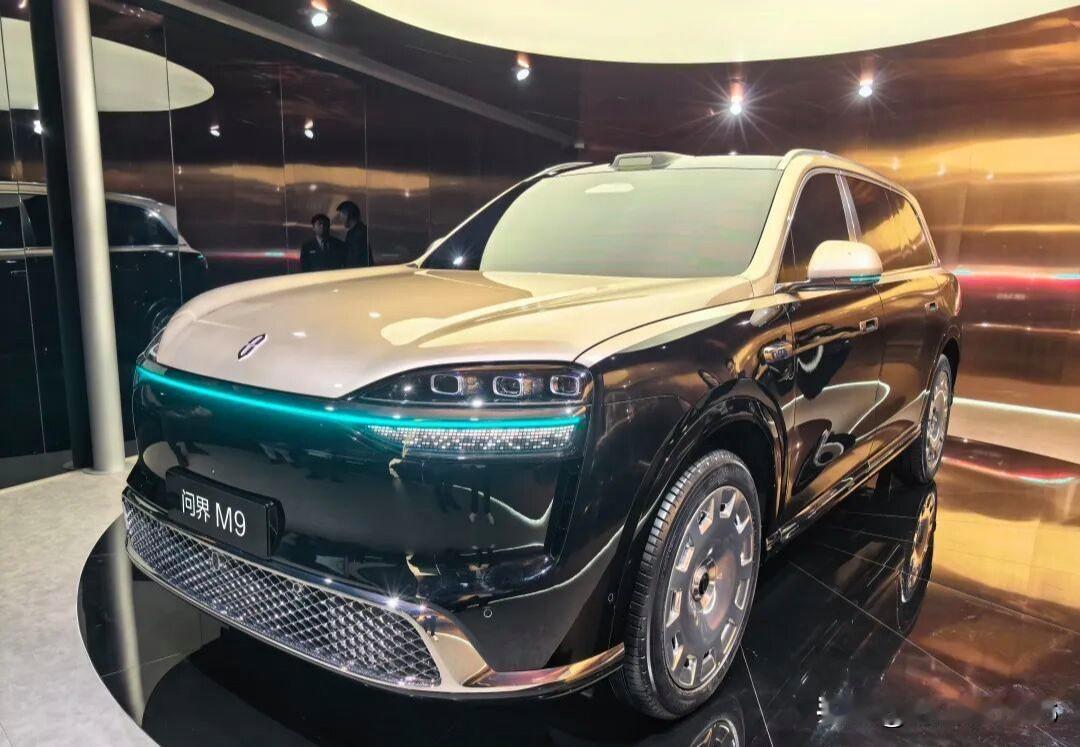 车展这里有几款新车：1、问界M9Ultimate领世加长版，新车车长达到