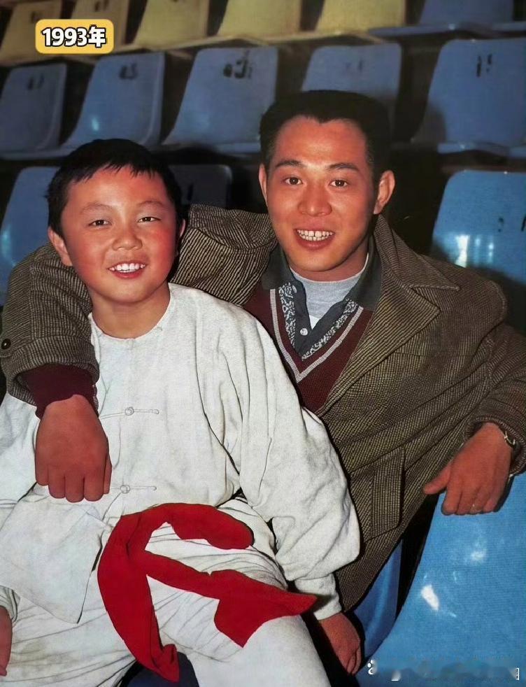 李连杰晒和谢苗合照￼当年的功夫萌娃，已经成长为了硬汉￼李连杰很懂得提携后辈。