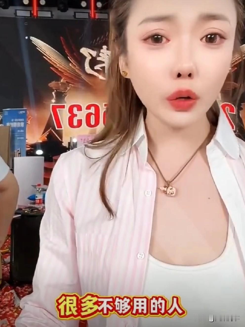 伽柏导演蛋蛋的哭戏感言属实漏洞百出啊！蛋蛋说是因辛巴不播了，