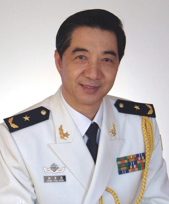 2016年特朗普刚杀出重围当选美国总统，局座张召忠就半开玩笑半认真地撂下一句话：