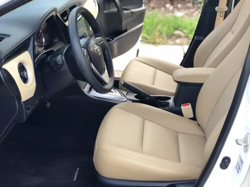 没想到，几年前开着宝马X5的发小，今年开了台卡罗拉回来，也没听说发小生意有什么