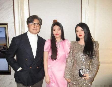 李湘教育孩子真有自己的路子！别看他和王岳伦离婚了。依然把王诗龄放在第一位！