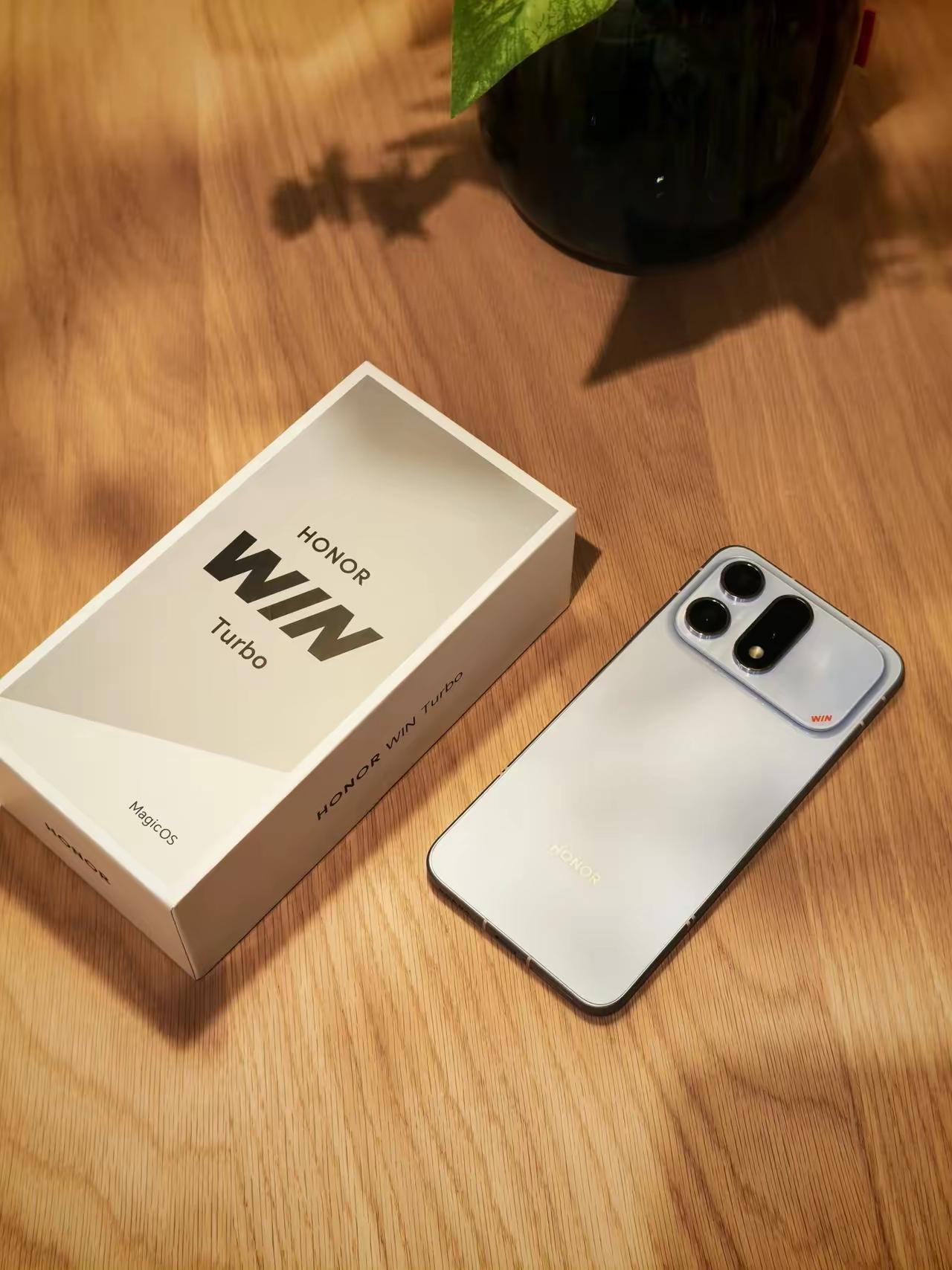 红米全程对标荣耀WIN，结果荣耀反手一个2100+。荣耀高管回应得漂亮——“