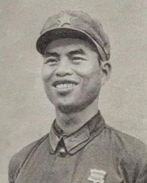 1979年2月17日凌晨，中越边境炮火骤起。55军163师487团5连刚刚失去两