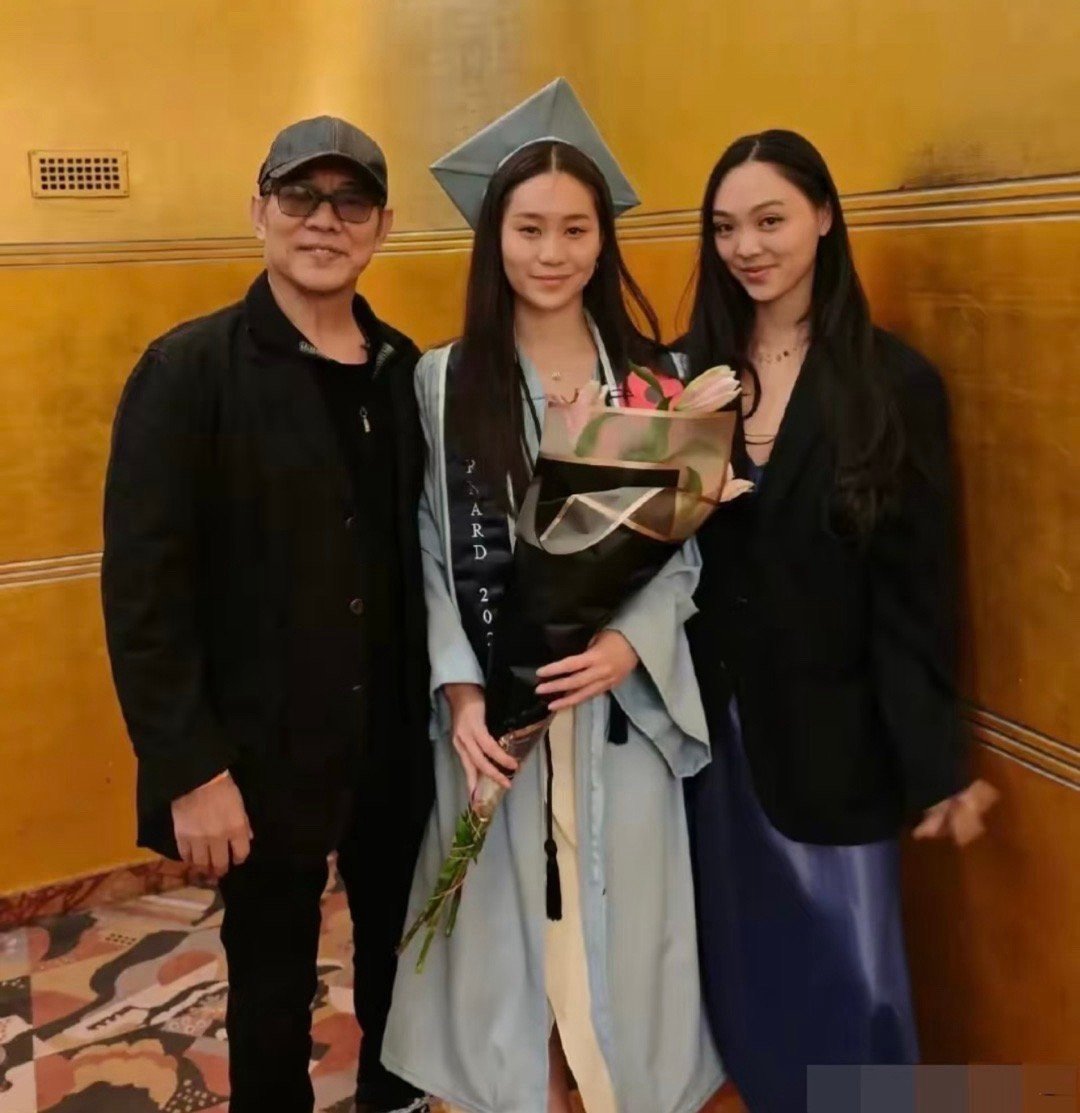 李连杰我女儿生下来就是享福的被李连杰的父爱暖到了！女儿长大交流变少，他就默默