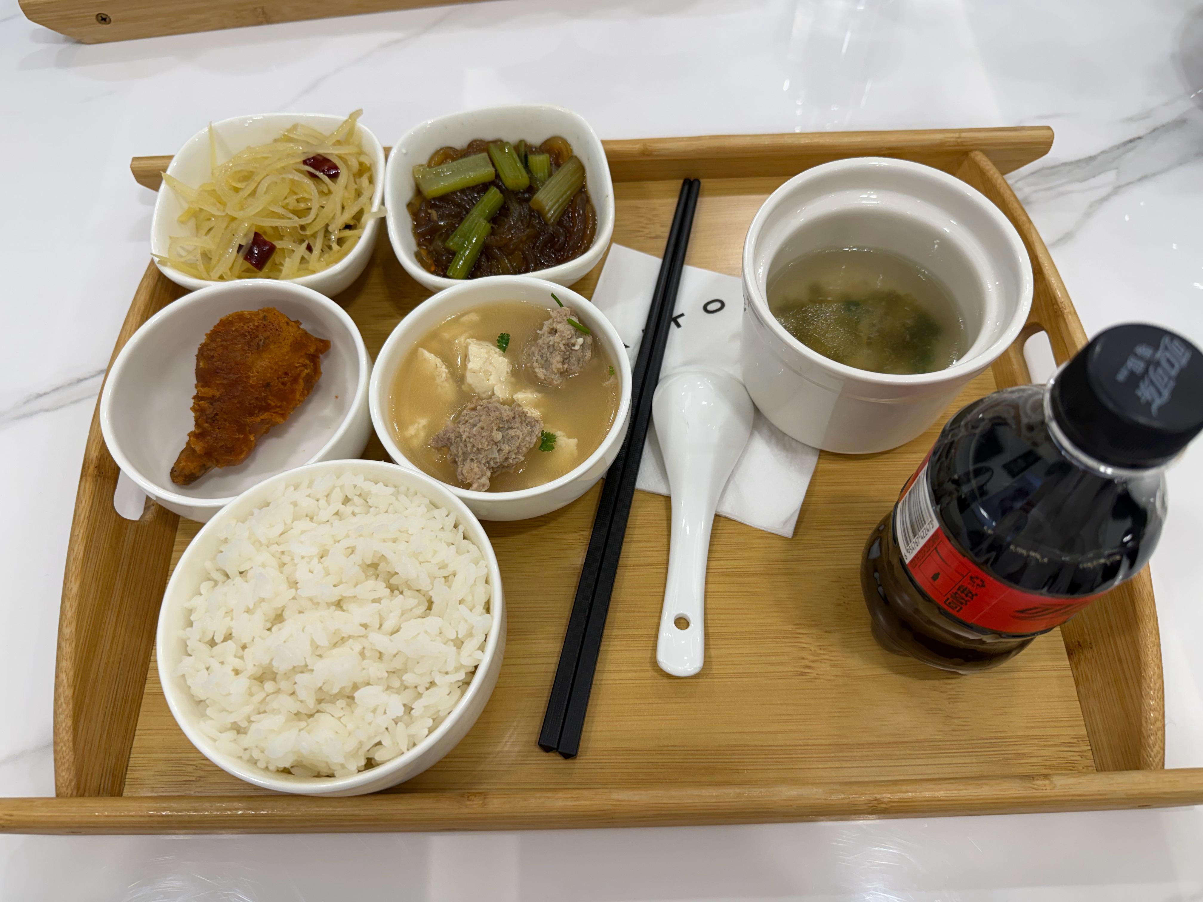 又来鸿蒙大饭店蹭饭了