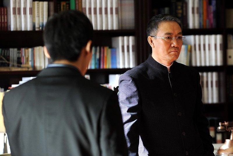 听惯了"裸官"，其实"裸商"更该被盯住"裸官"大家熟：人留国内，妻儿、巨额资产