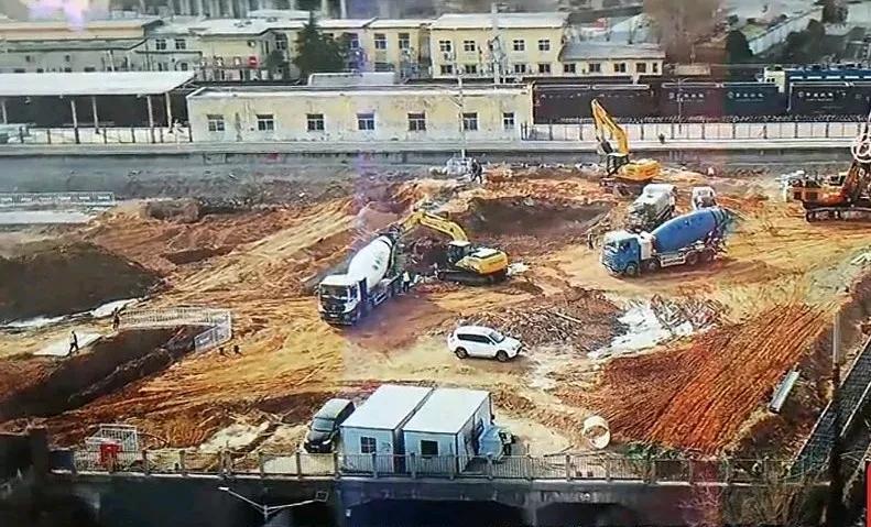 石家庄市泰华街地道桥拓宽改造，从三孔增加至六孔，这工程干得紧锣密鼓的。这改造绝对