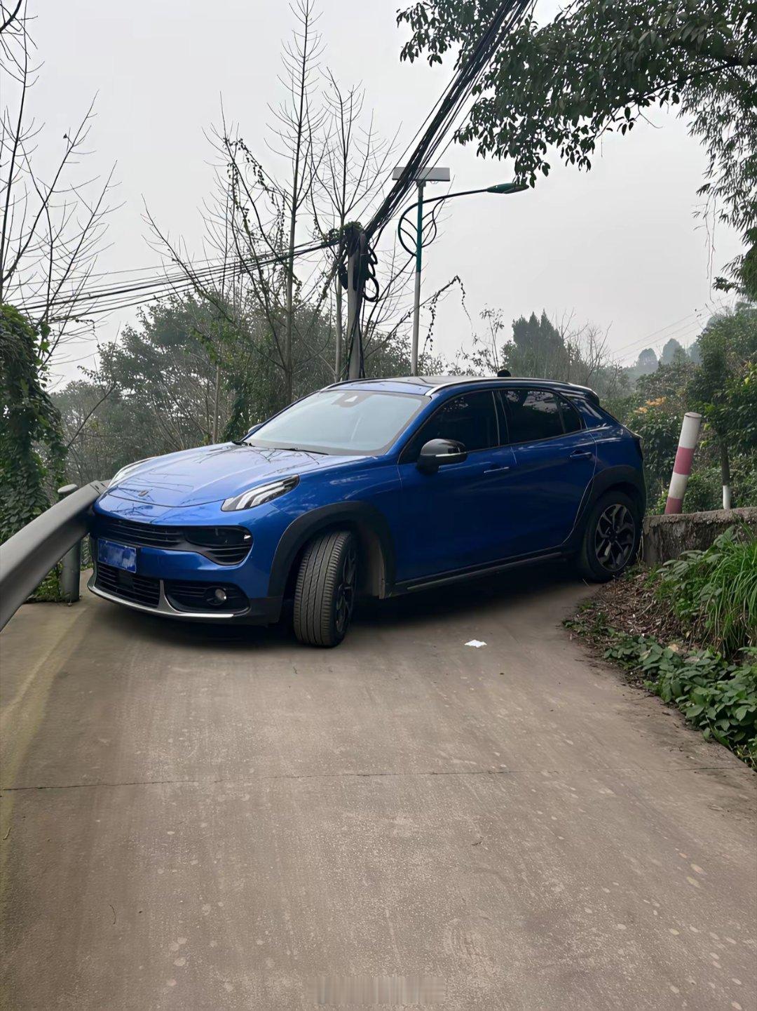 我可以告地图吗？那么小的路，居然让我导航到这里，搞得我都汽车坏了，保险公司会赔吗