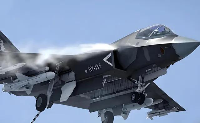 【歼-35来了！中国海军的“隐形杀手”要上舰，硬刚美军F-35C】
