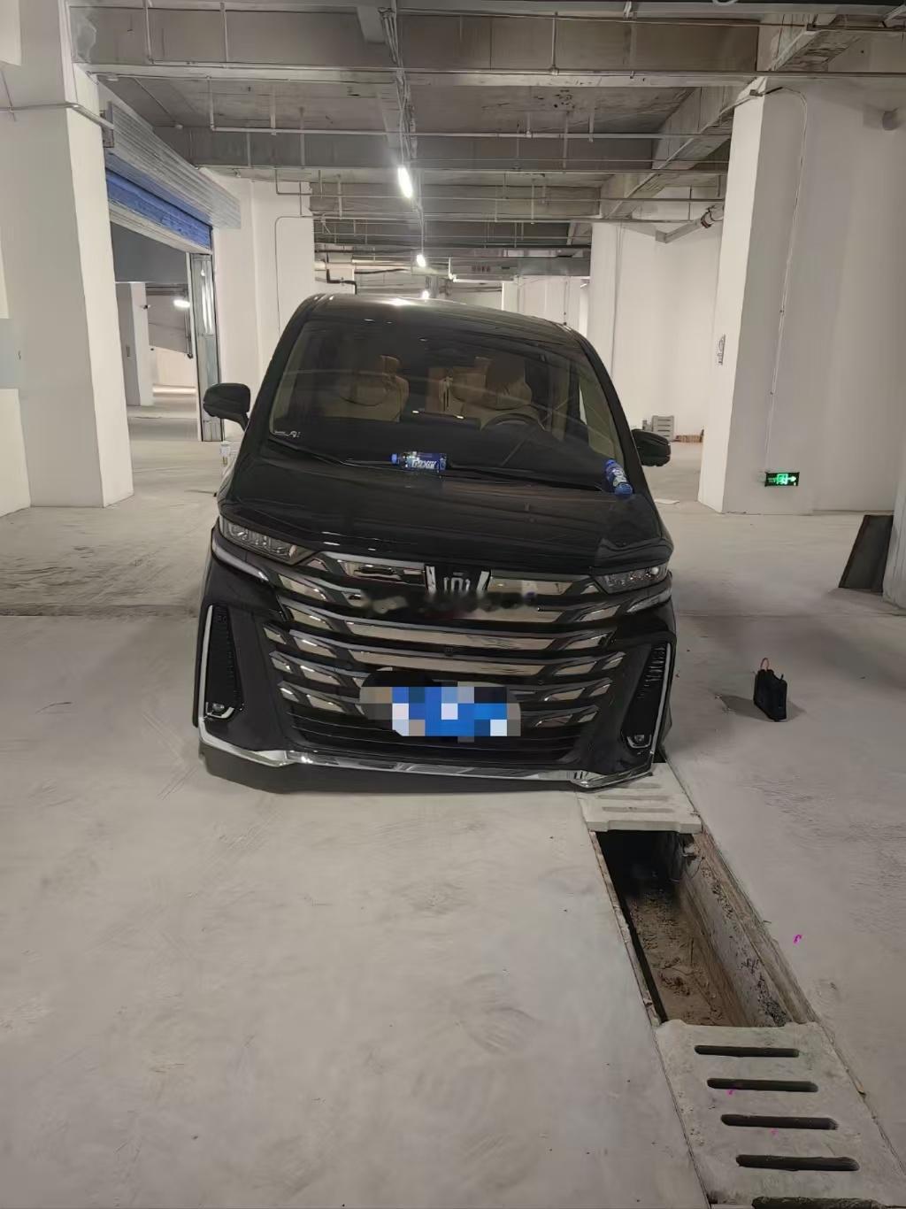 史上最贵四缸面包车~~~这赔偿责任找谁要呢？？？海阔试车超话​​​