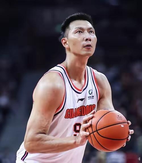 广东宏远邀请易建联回归结合2026年7月广东宏远的管理层变动背景，目前易建联重返