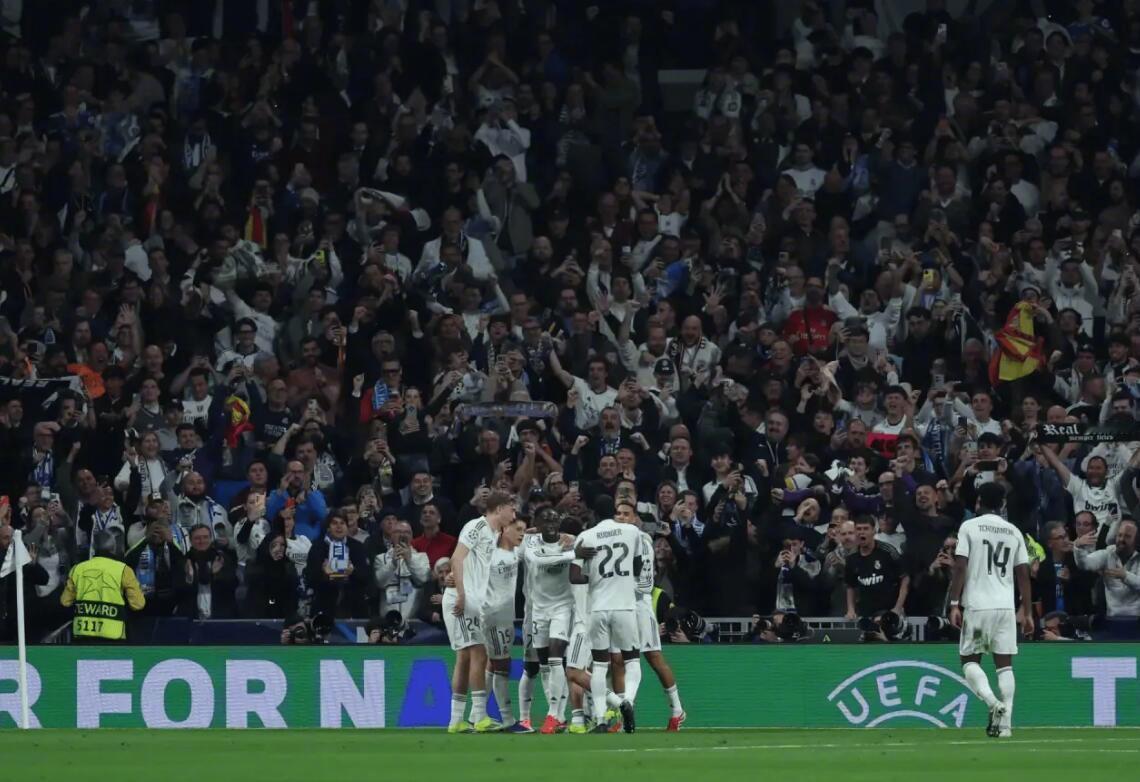 皇马3比0曼城据《马卡报》消息，皇马主场与曼城的欧冠关键战仅有76076名观众