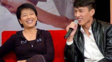 在一次采访中，性格直爽的江珊说：“我在米国生活得特别舒服，也很享受。但是在美