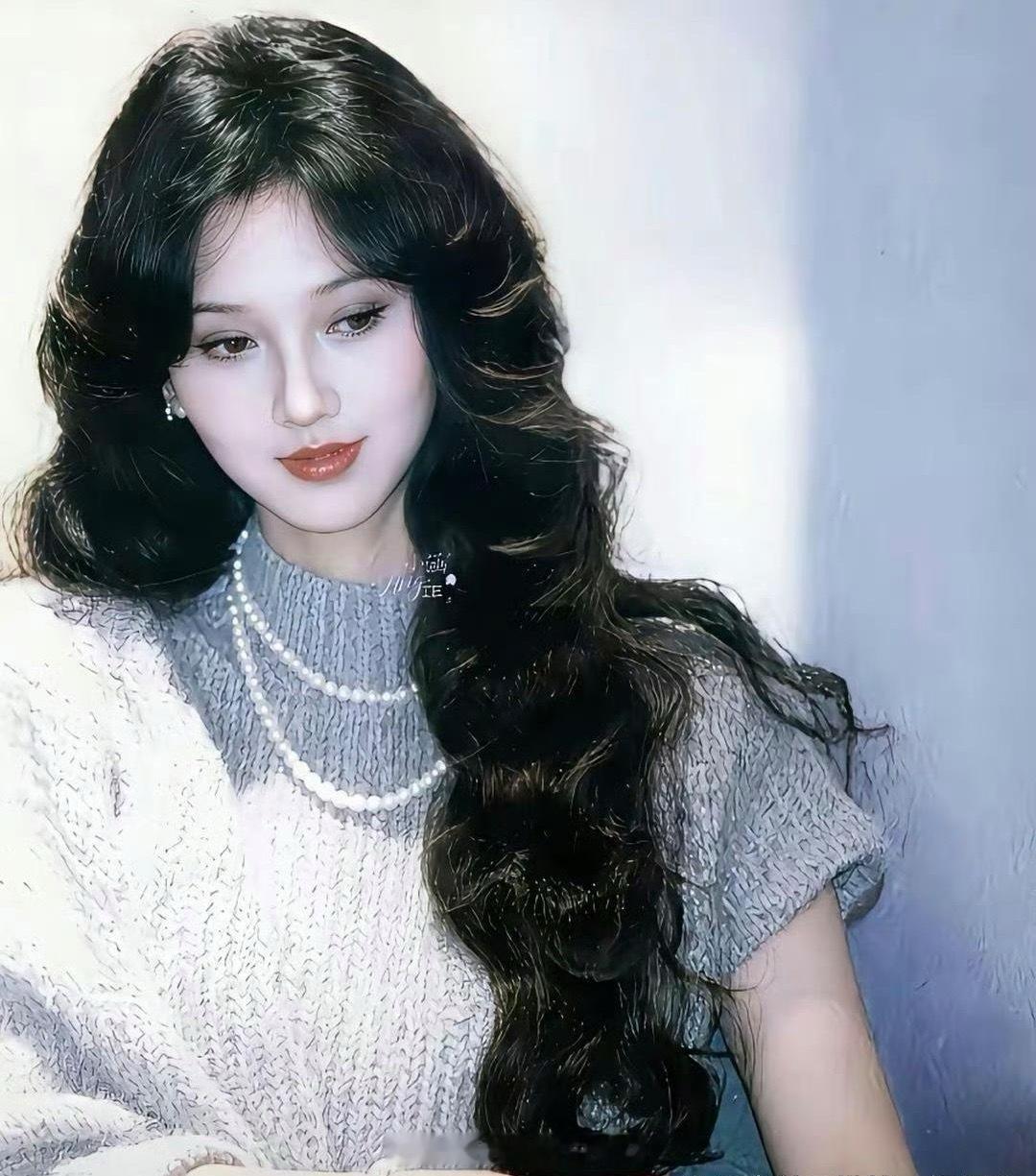 年轻时的赵雅芝，放现在内娱，颜值几分？