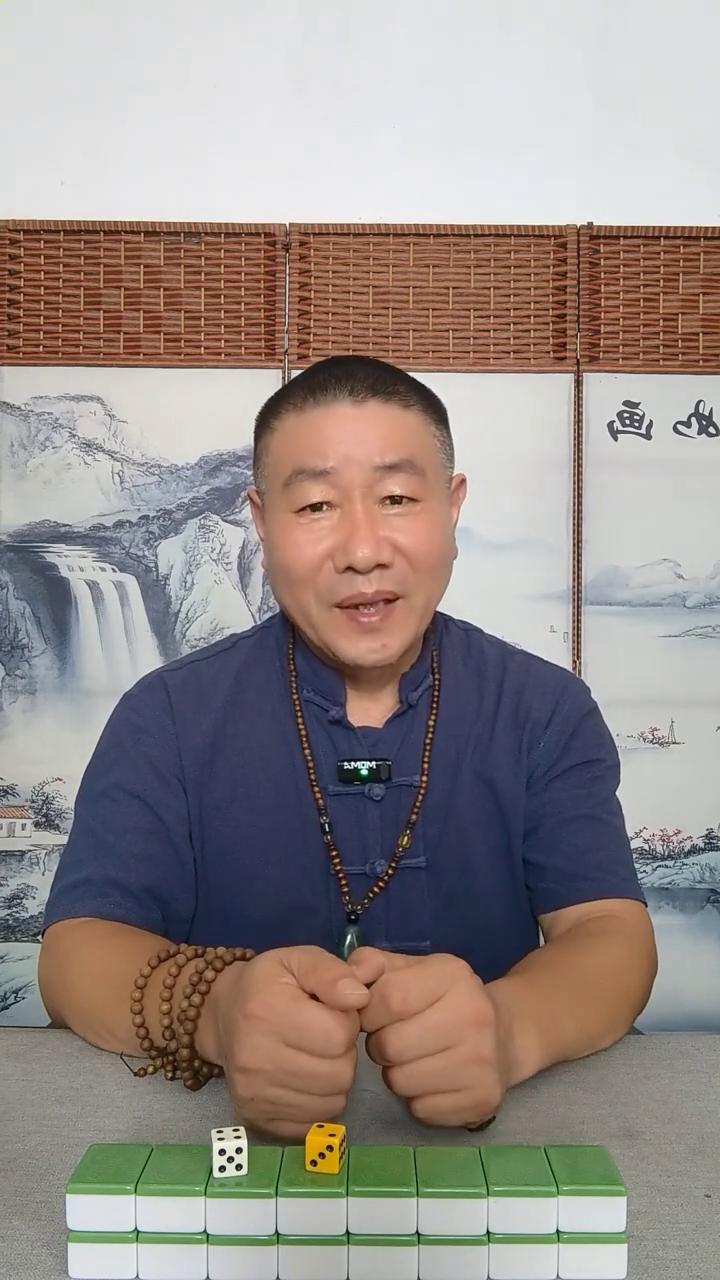 麻将实战技巧。打麻将时不少朋友常常遇到过输多赢少这种困境，每次上桌都是提心吊胆