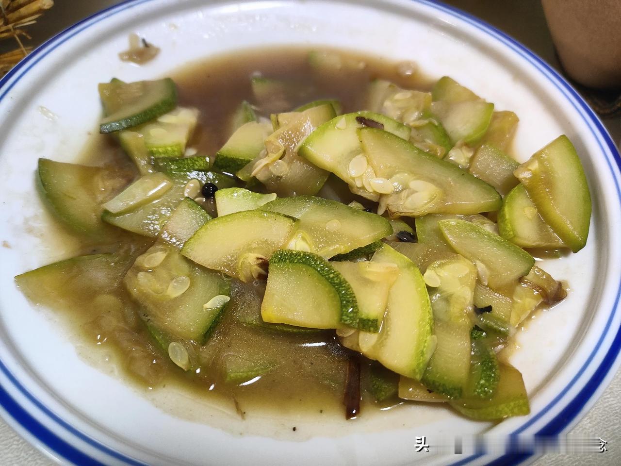 有些人,为了自己的那点欲望,做的很卑微,并且还色胆包天。我认识个跑运输的师傅