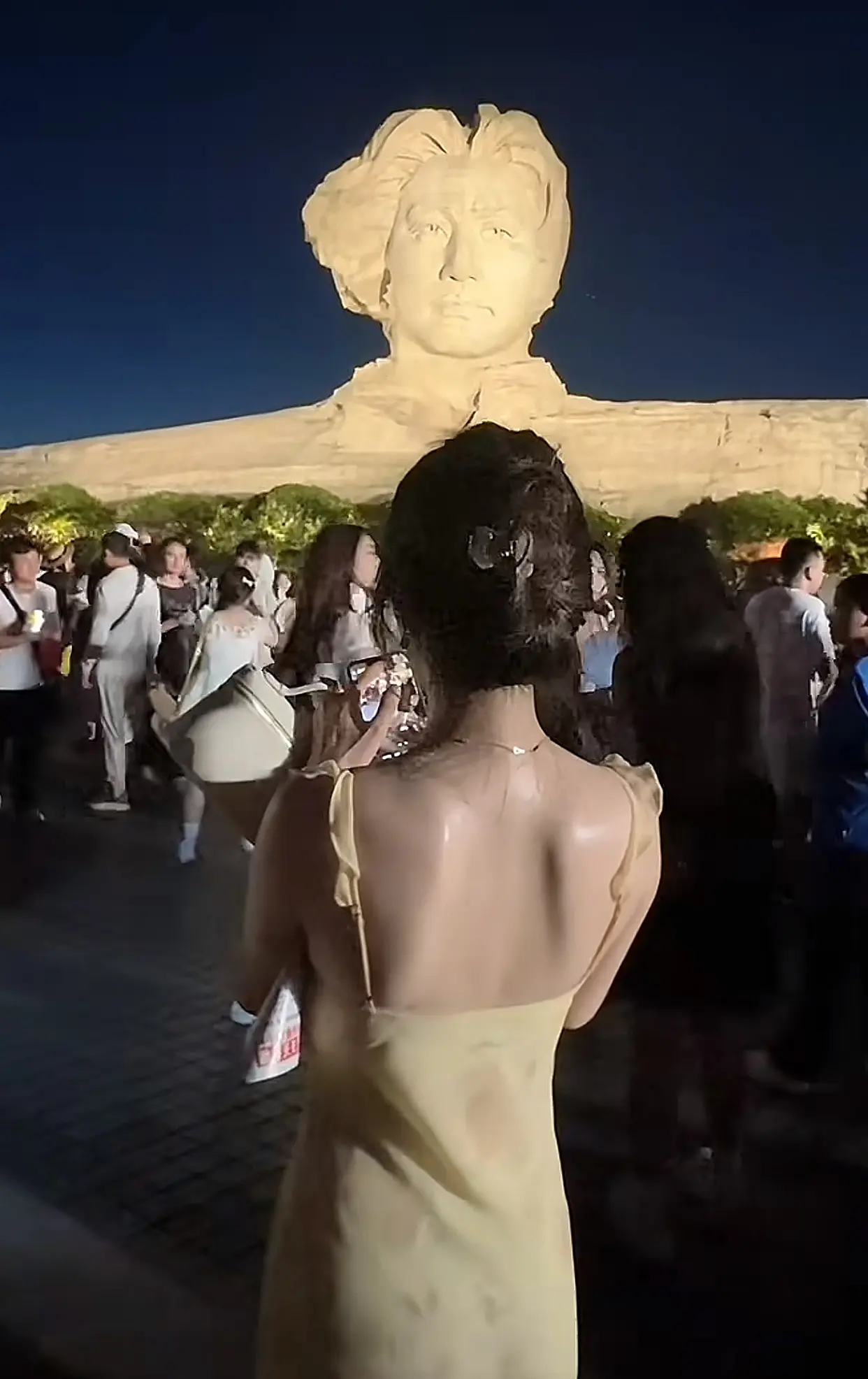 这个后背怎么样，打几分？