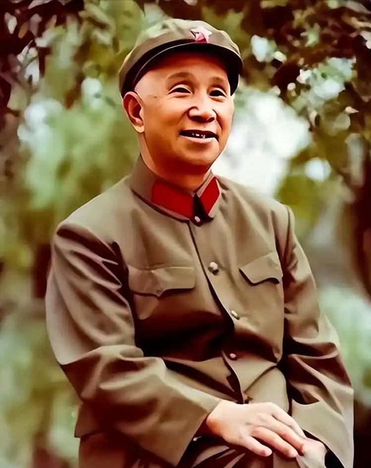 仗打到最要命的时候，粟裕给中央发电报，说能不能给每个战士搞半斤猪肉，五包烟。中央