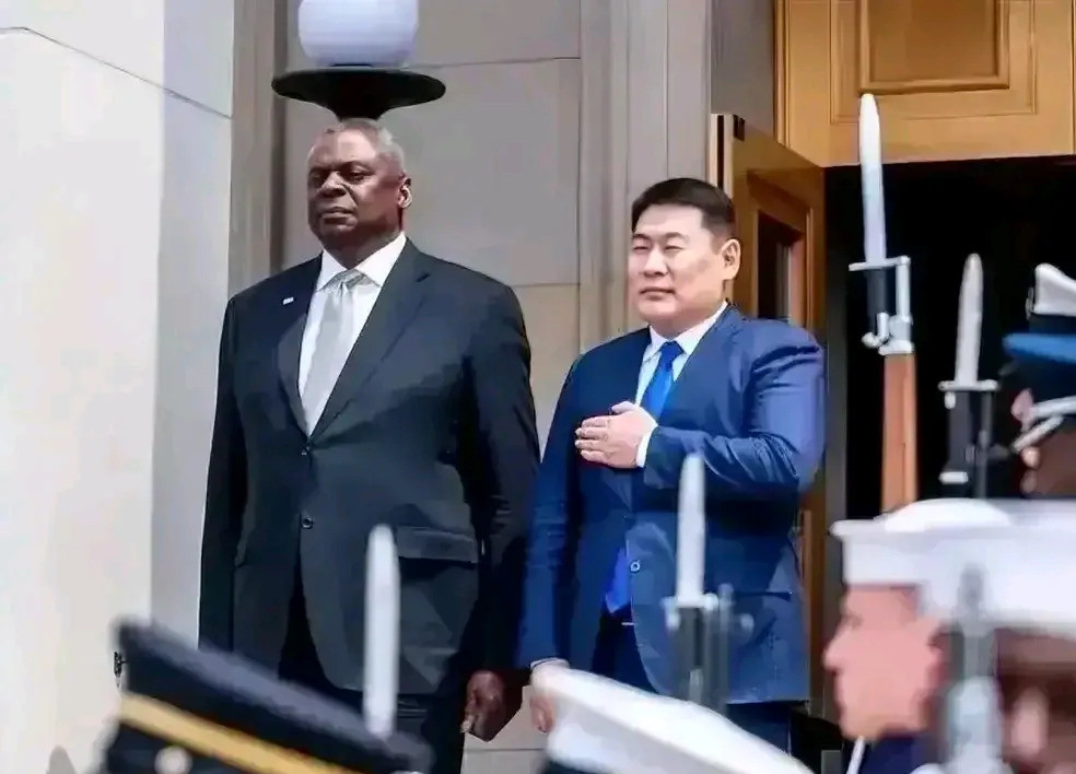 蒙古总理真年轻啊---哎呀，谁能