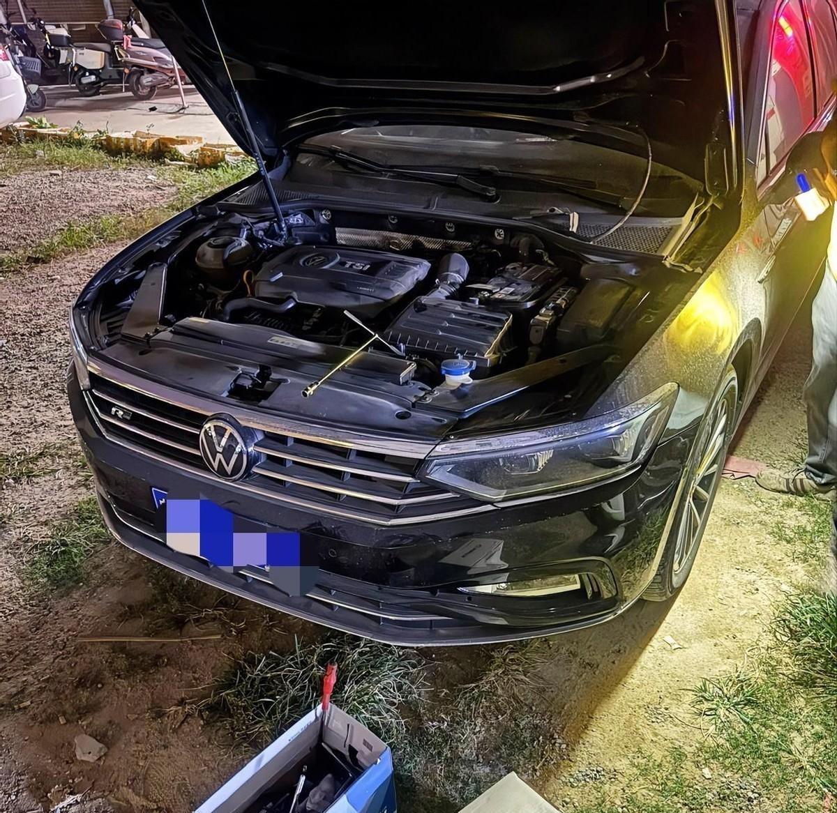 车主在某东下单瓦尔塔电瓶，顺带选了上门安装。师傅四十分钟换完，没收工费，看着挺